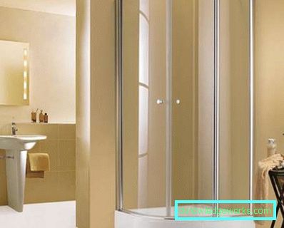 Badezimmer mit Dusche